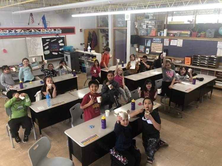 students eating icecream
